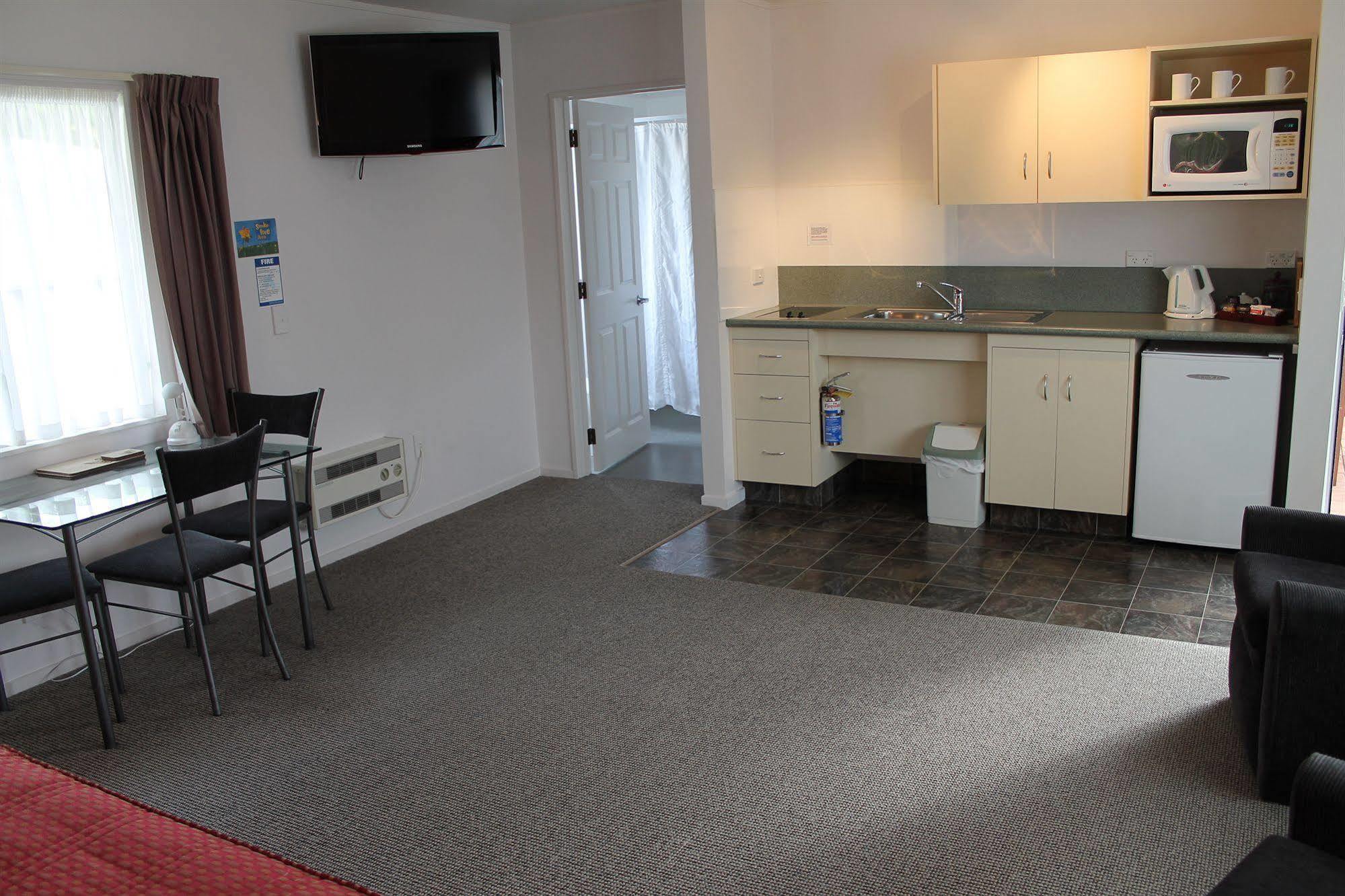 וונגאנואי Riverview Motel מראה חיצוני תמונה
